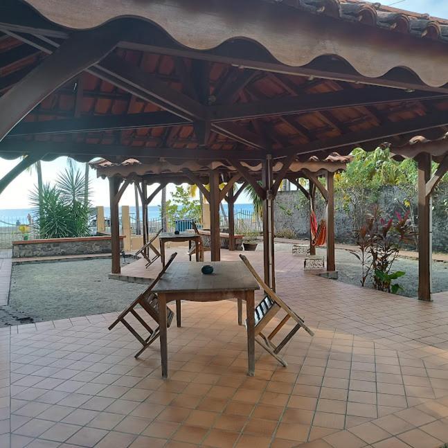 Votre Bungalow "Petit Tresor" Vintage 80 Apartman Le Carbet Kültér fotó