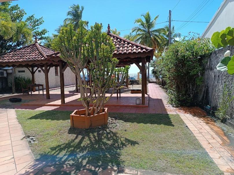 Votre Bungalow "Petit Tresor" Vintage 80 Apartman Le Carbet Kültér fotó