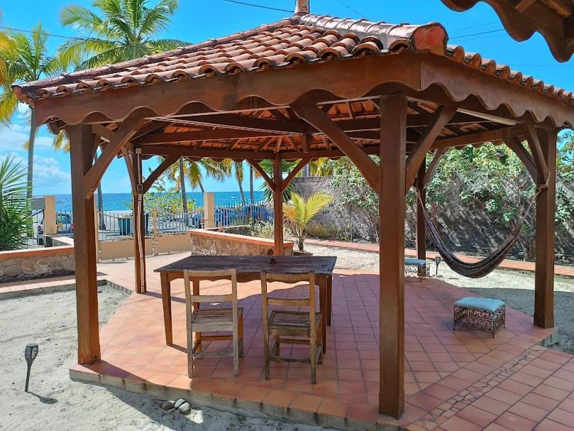 Votre Bungalow "Petit Tresor" Vintage 80 Apartman Le Carbet Kültér fotó